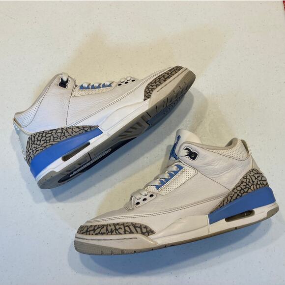 Nike Air Jordan 3 Retro "UNC (2020)" - Picture 2 of 7